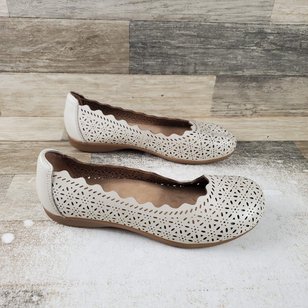 Earth Bria Womens Ballet Flats Sz 7.5 W Bone Comfort Round Toe Slip On Shoes
